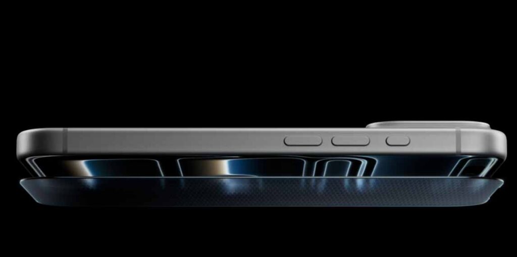 Das iPhone 17 Pro hat eine neue Beschichtung, die das Display gegen Reflexionen und Kratzer schützt. Es ist sogar dreimal kratzfester als das Vorgängermodell!
